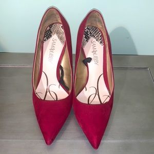 Gently worn reddish/burgundy pumps